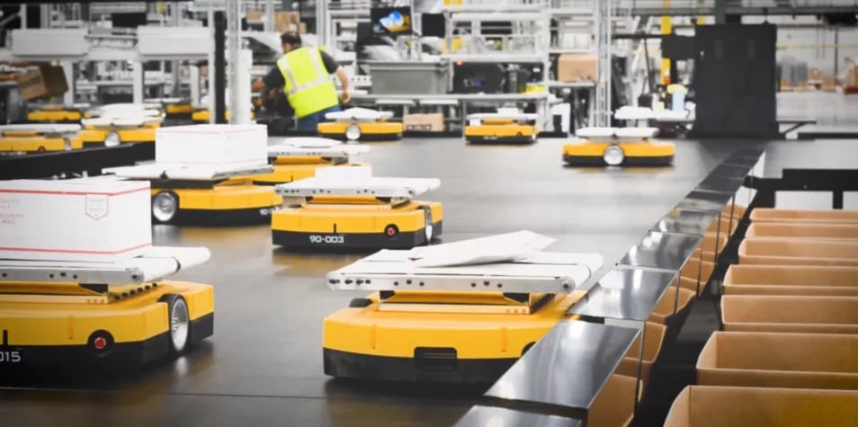 Industrial setting where several autonomous mobile robots (AMRs) are operating. 