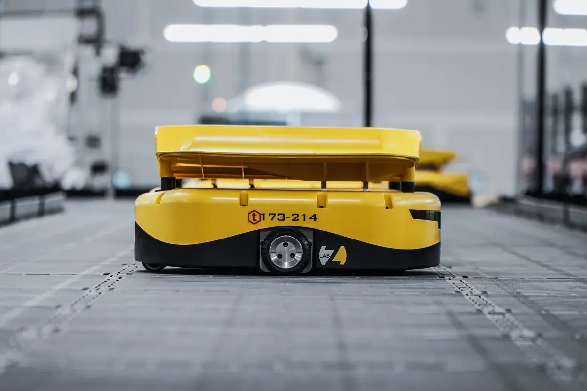 A tSort robot on the facility floor, seen from a low front angle